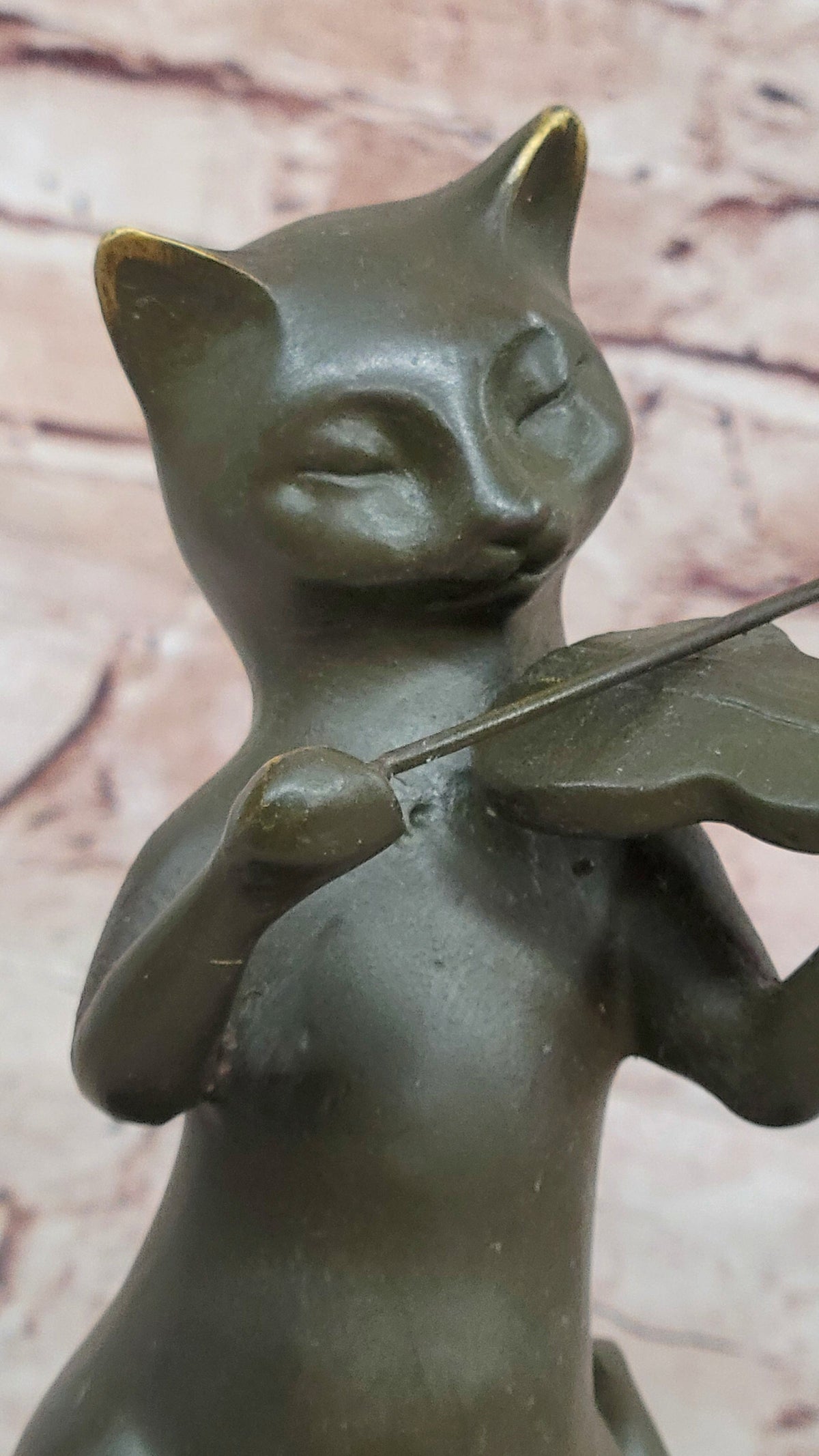 Bronze Cat Playing Violin – Musical Feline Statue on Marble