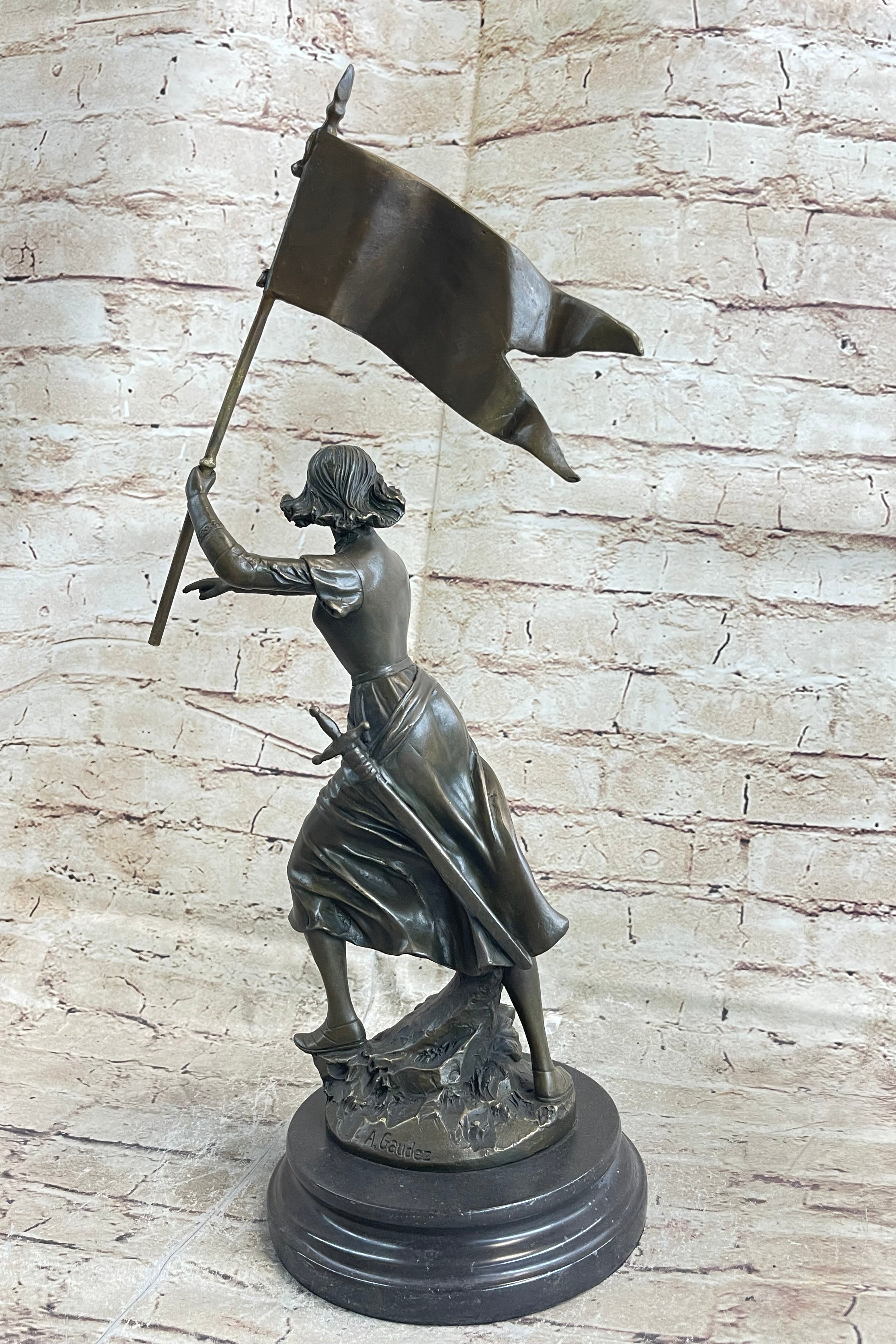 ROMAN CATHOLIC SAINT JOAN OF ARC Standing W/ Flag Sculpture Statue Bronze Figure