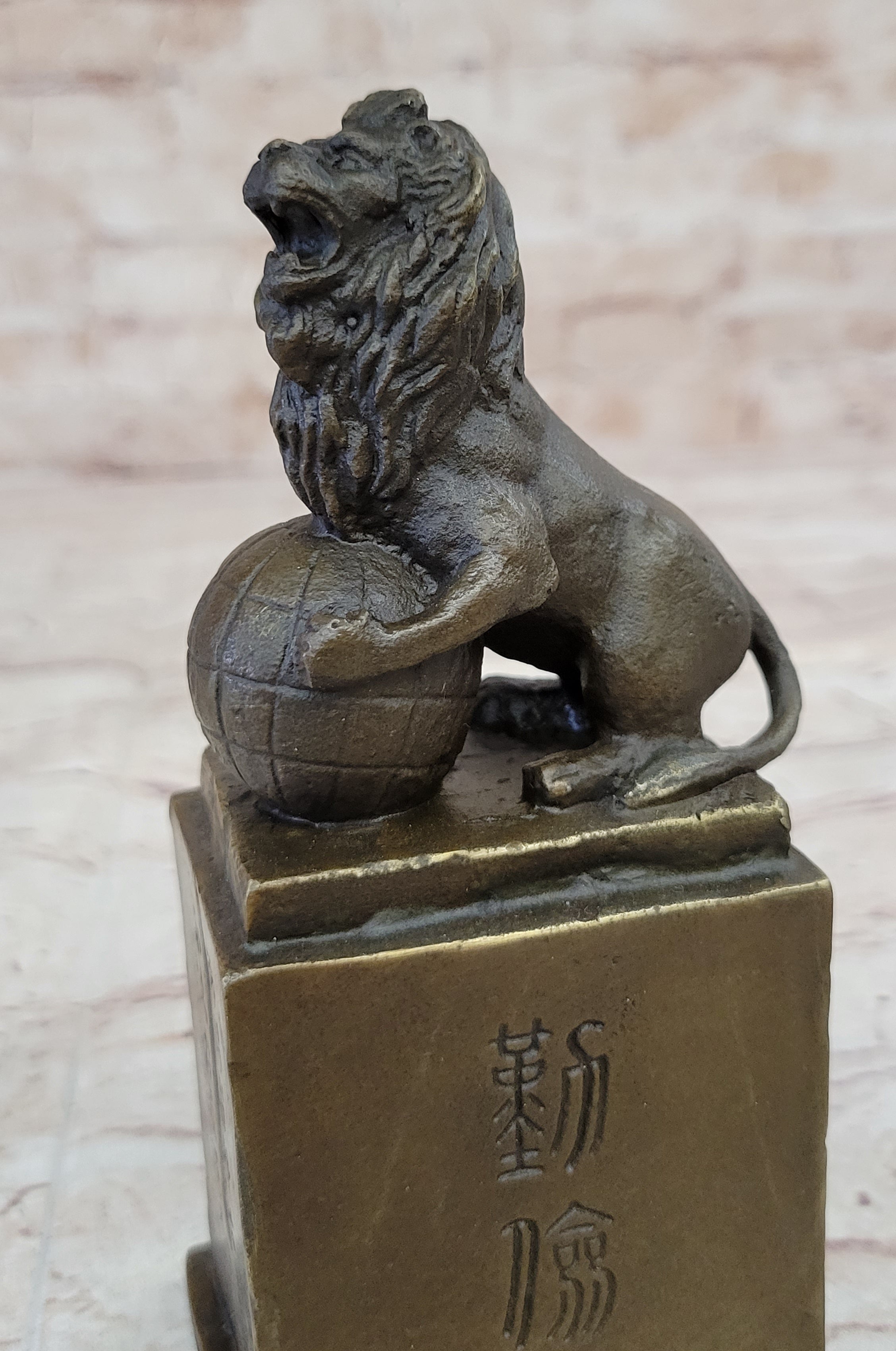 Regius Palace Chinese Guardian Lion & Earth Globe Bronze Statue Sculpture Decor