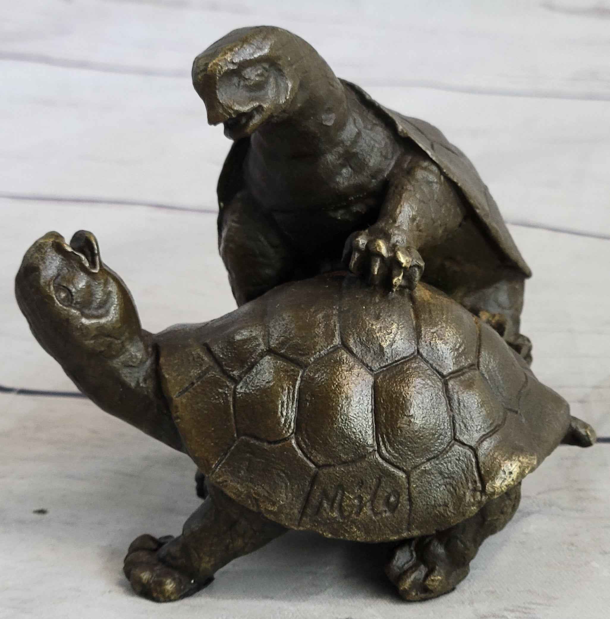 ADORABLE FIGURINE TWO TURTLE SHARING LOVE BRONZE STATUE SCULPTURE FIGURE FIGURE