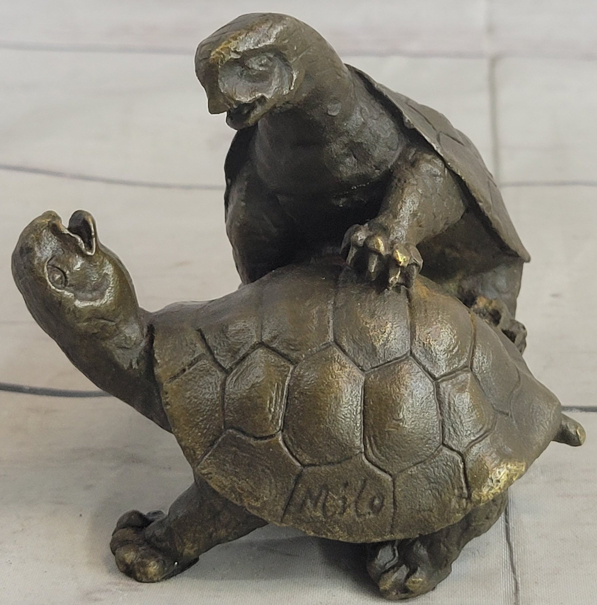 ADORABLE FIGURINE TWO TURTLE SHARING LOVE BRONZE STATUE SCULPTURE FIGURE FIGURE