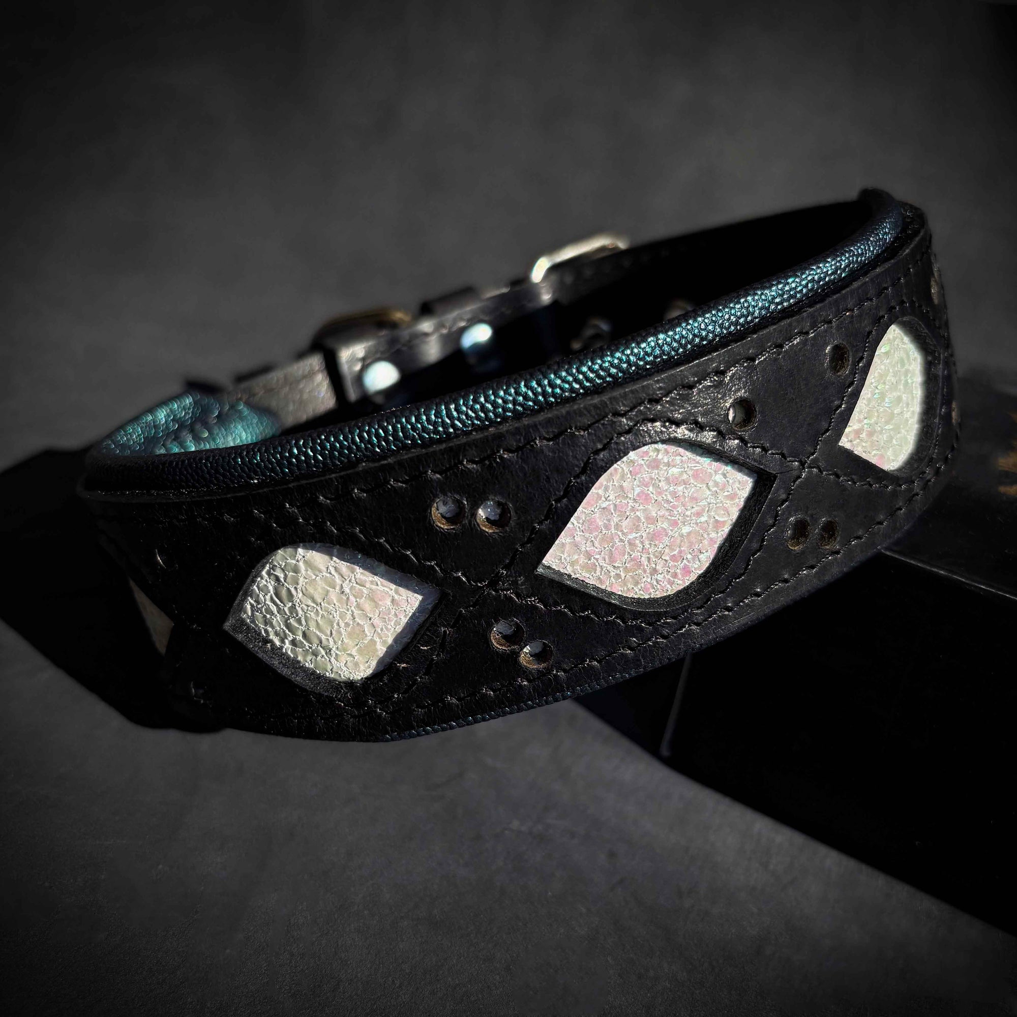 Bestia Avatar Leather Dog Collar
