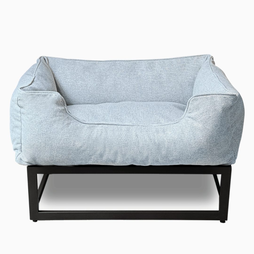 The FÜZI Elevated Dog Bed | HT Animal Supply