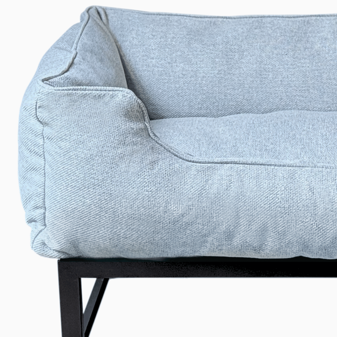 The FÜZI Elevated Dog Bed | HT Animal Supply