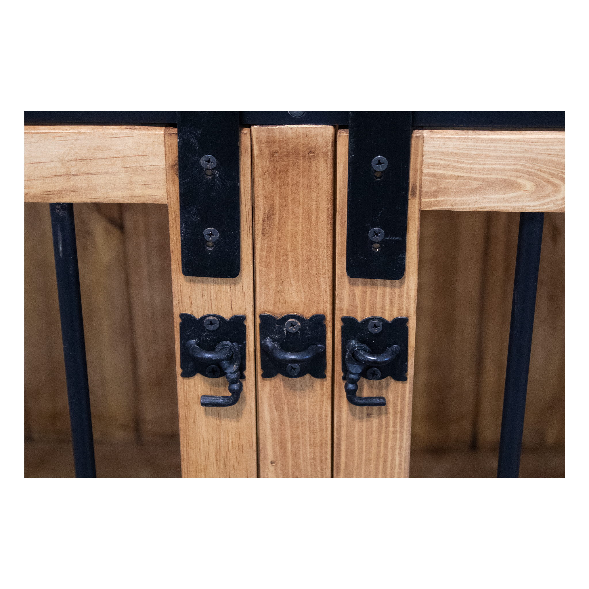 Oasis Large Dog Rustic Wood Kennel in Medium Wax