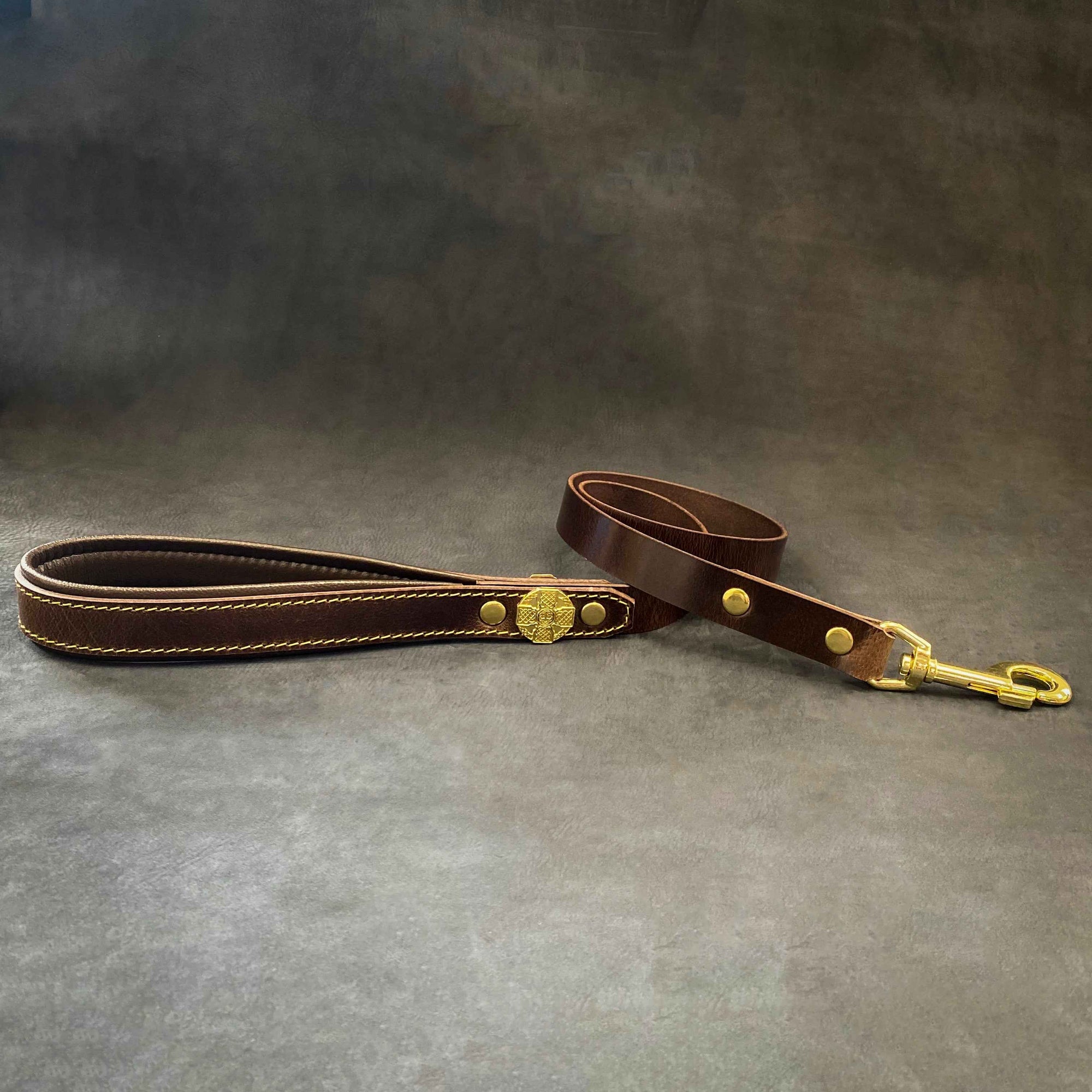 Bestia Maximus Gold 1-Inch Wide Leather Dog Leash
