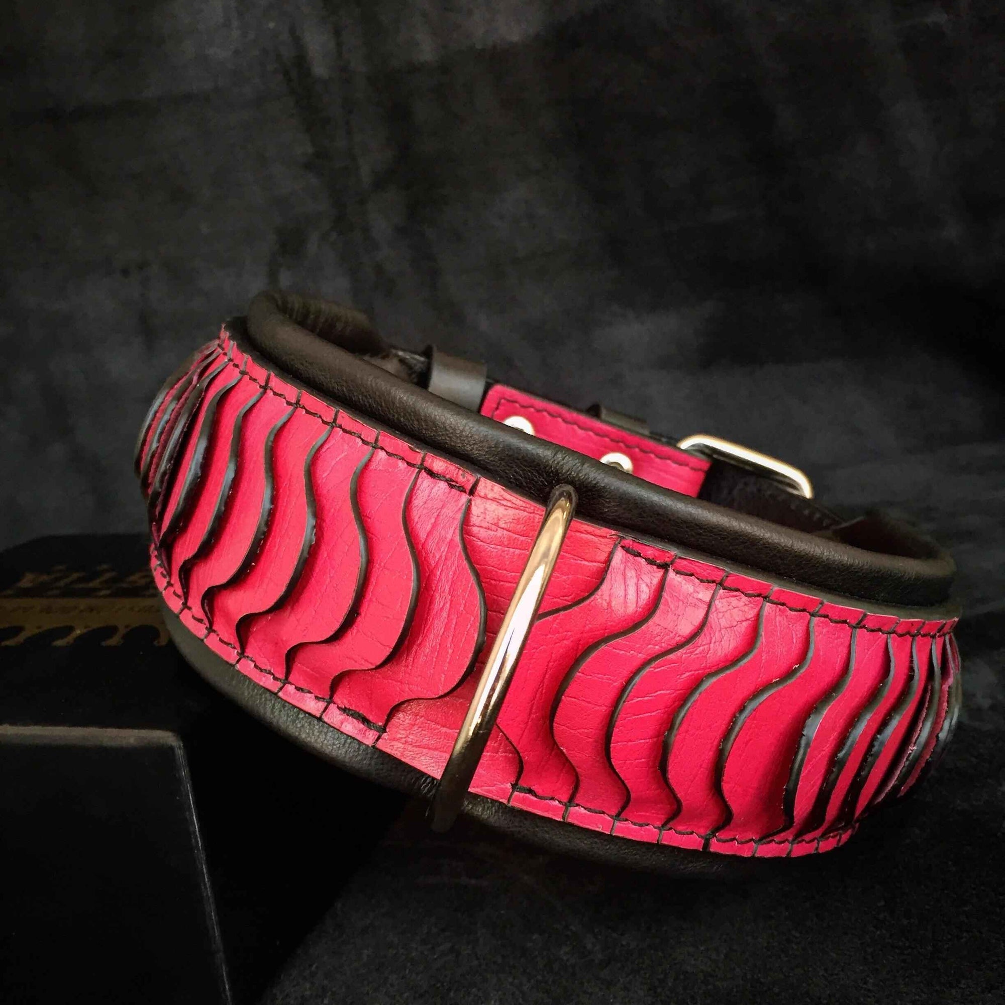 Bestia Spine Leather Dog Collar