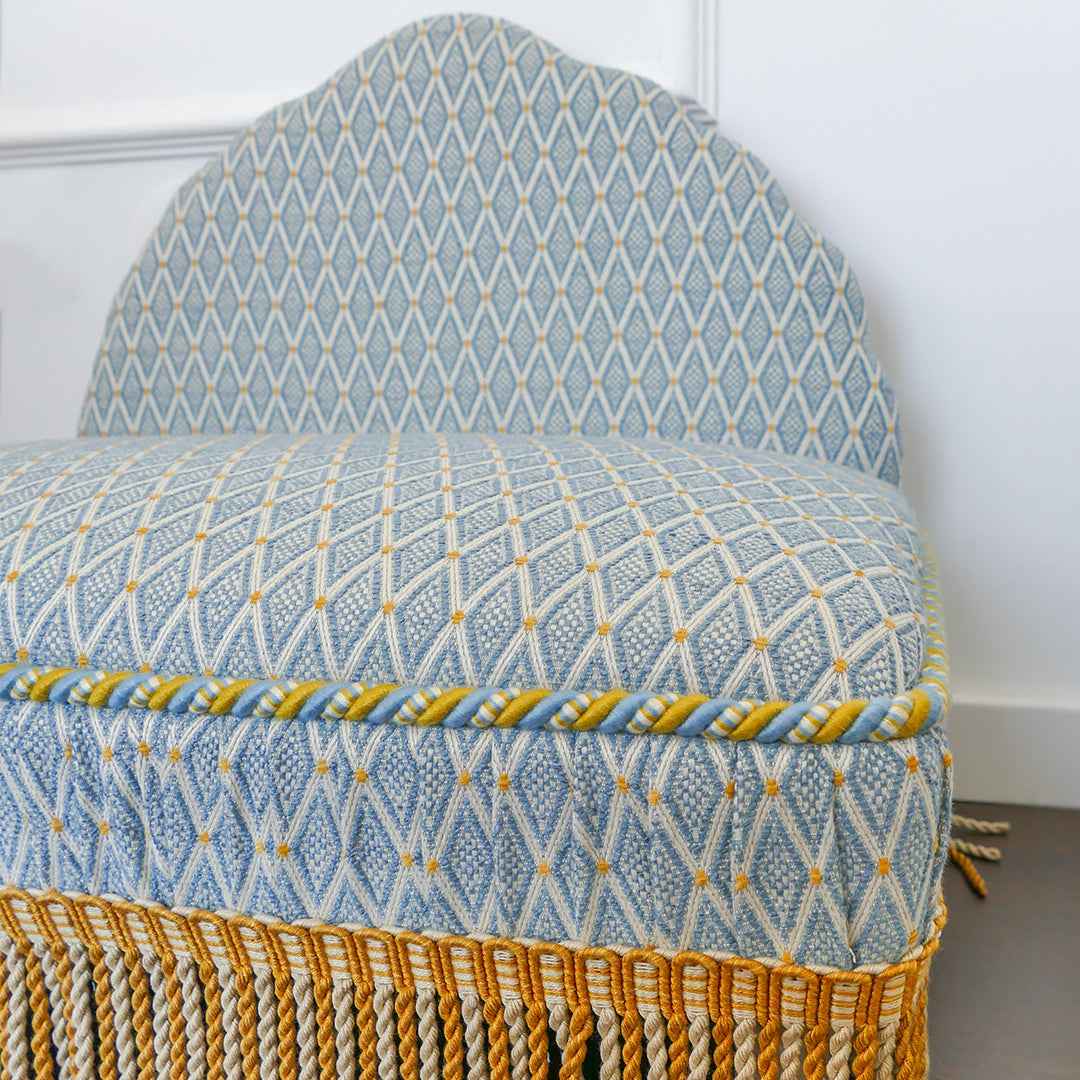 Maryam Shell Headboard Luxury Dog and Cat Bed