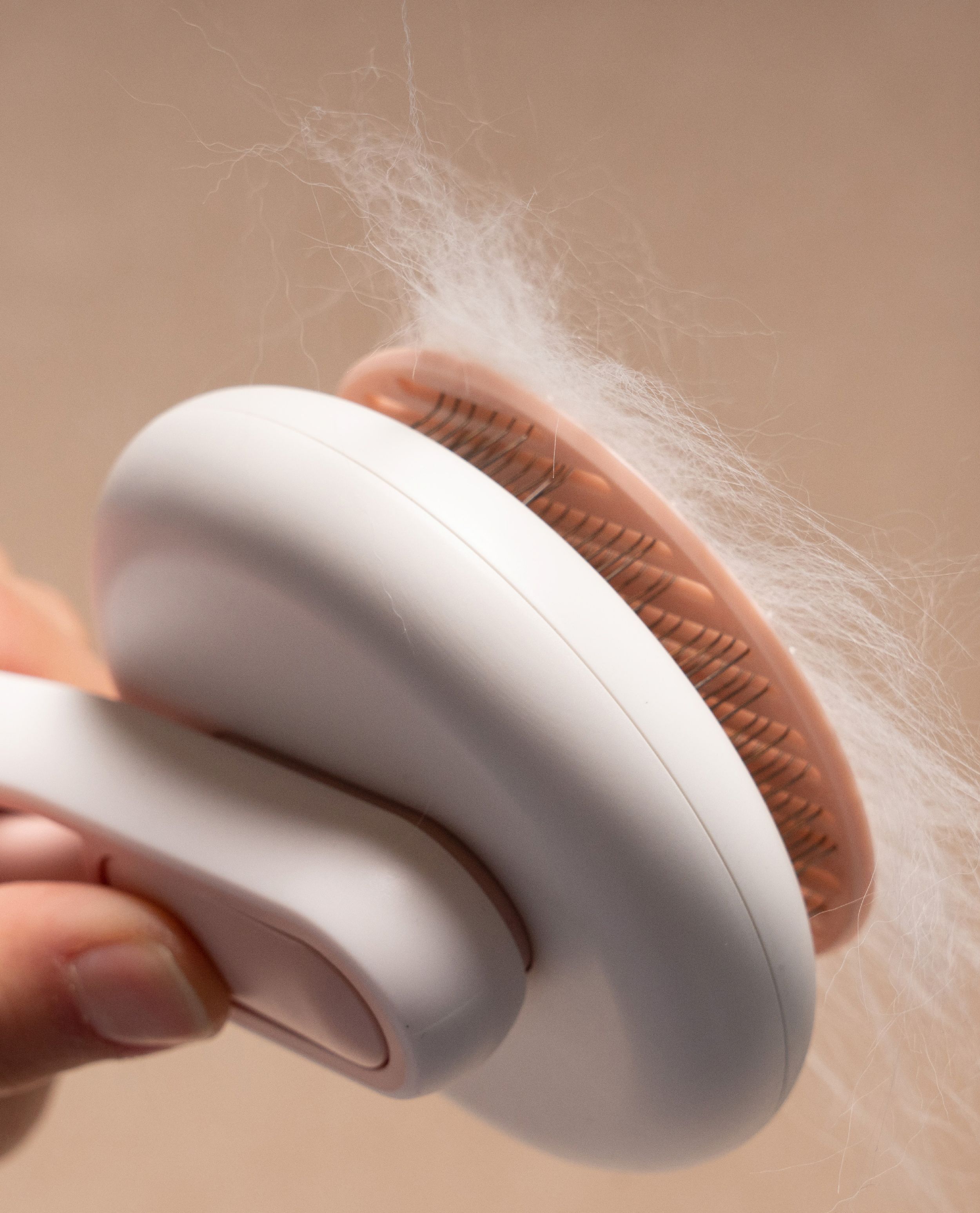 Pet Life ® Concepto Modern Bristle Grooming Pet Deshedder Comb