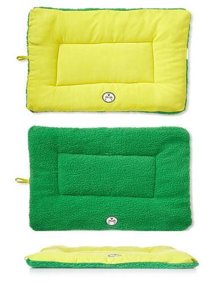 Pet Life Eco-Paw Reversible Eco-Friendly Recyclabled Polyfill Fashion Designer Pet Dog Bed Mat Lounge