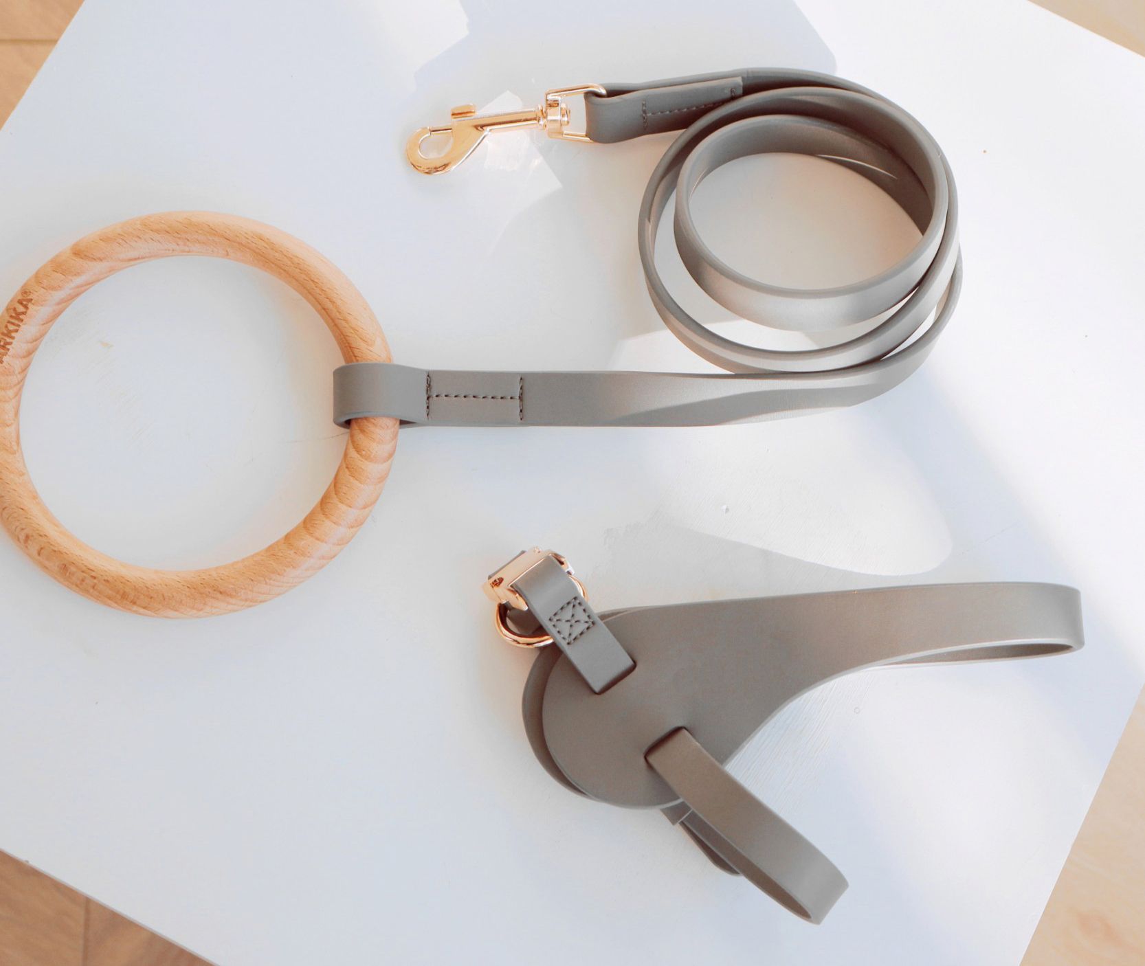 Pet Life Ever-Craft Boutique Series Beechwood and Leather Designer Dog Leash