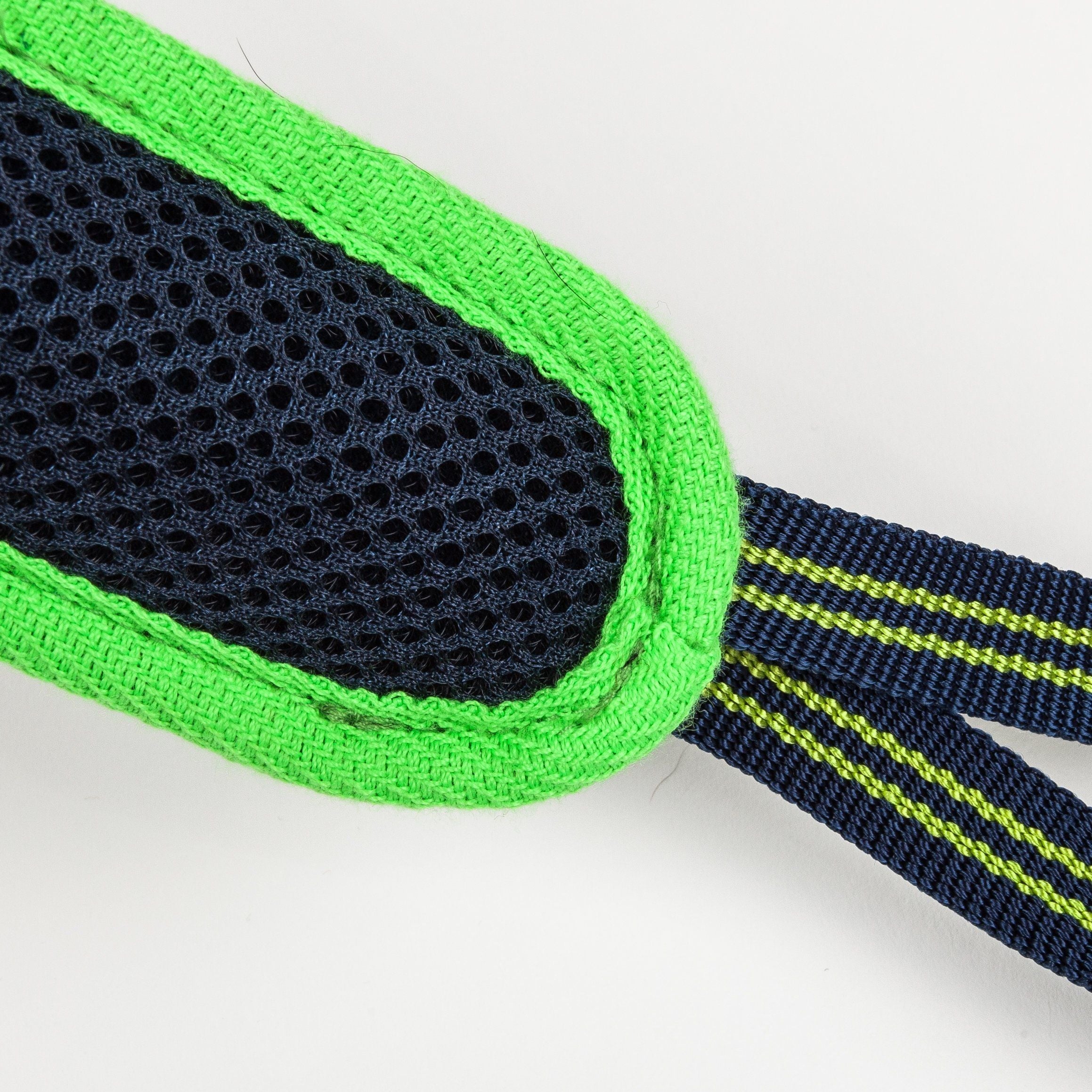 Pet Life Free-Fetcher Hands Free Over-The-Shoulder Shock Absorbent Dog Leash