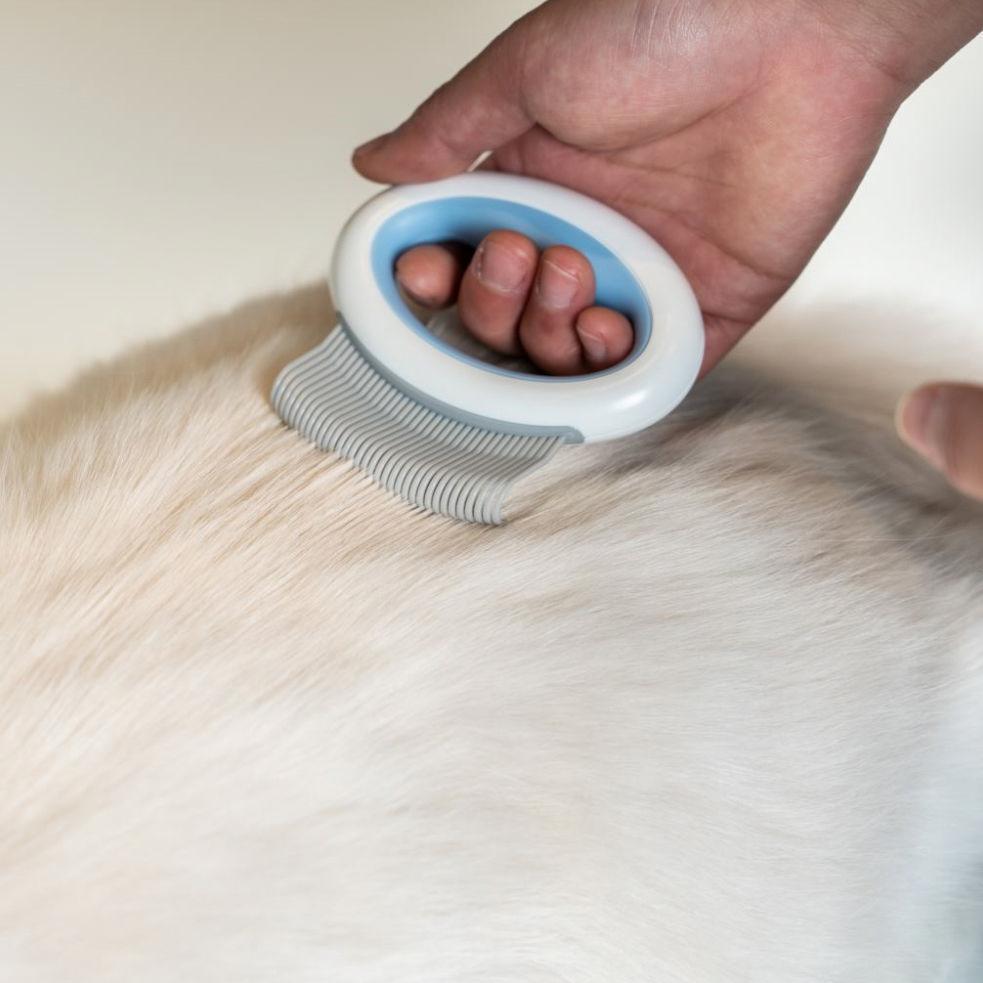 Pet Life Knuckler Handheld Travel Flexible Grooming Pet Rake Comb