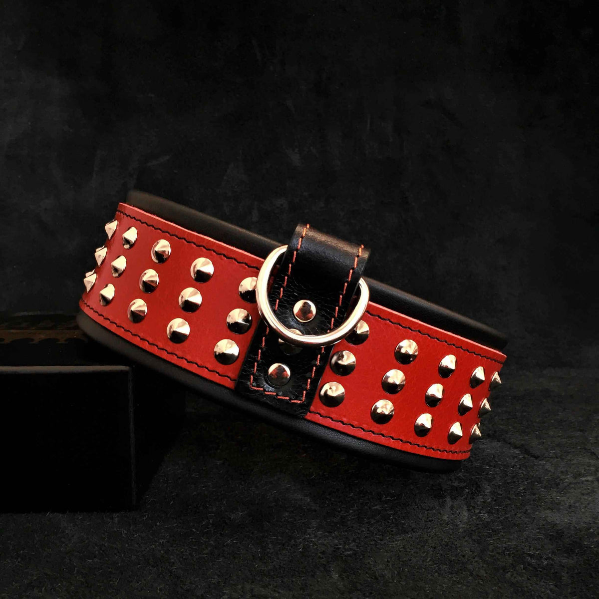 Bestia Star Leather Dog Collar