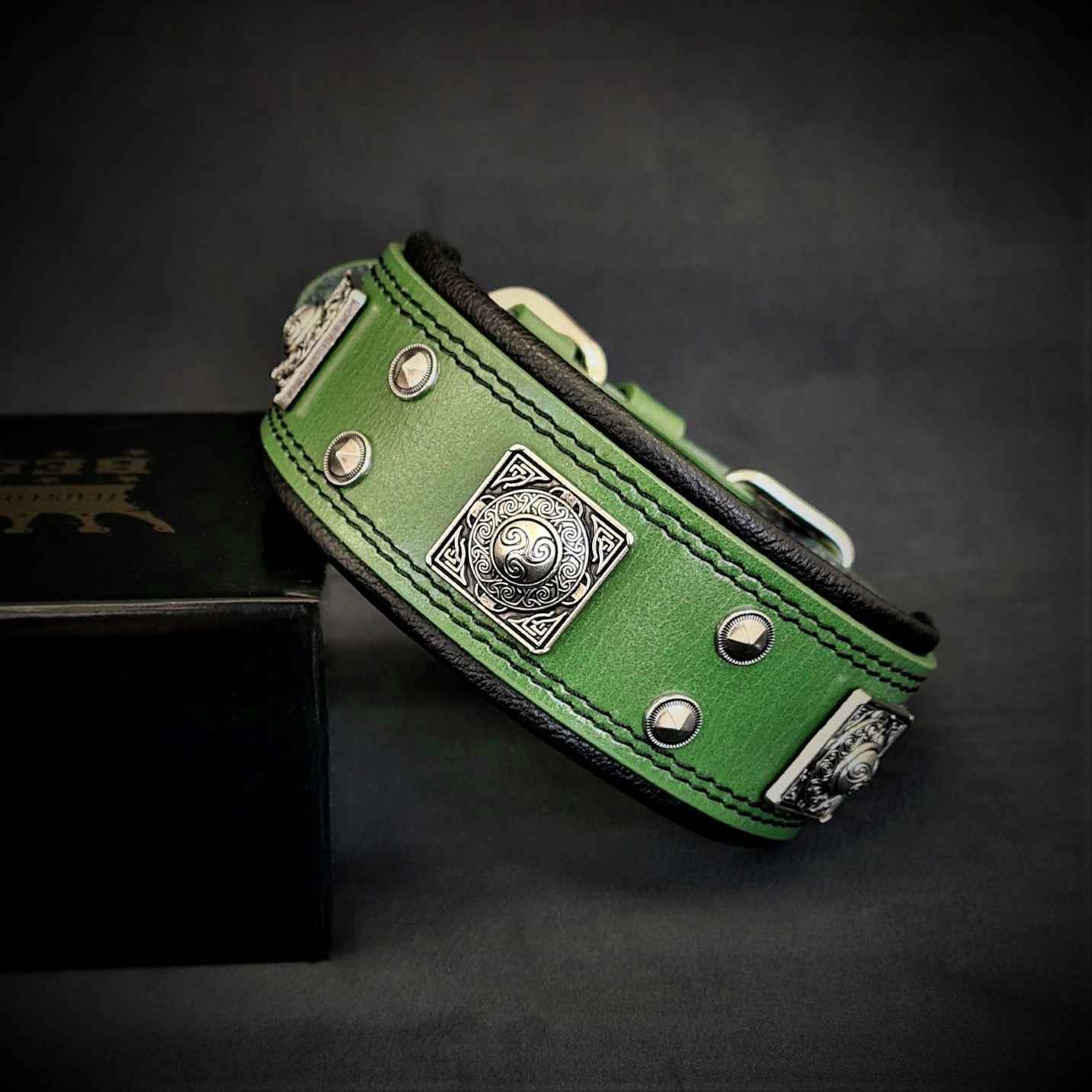 Bestia Eros 2-Inch Wide Green Leather Dog Collar