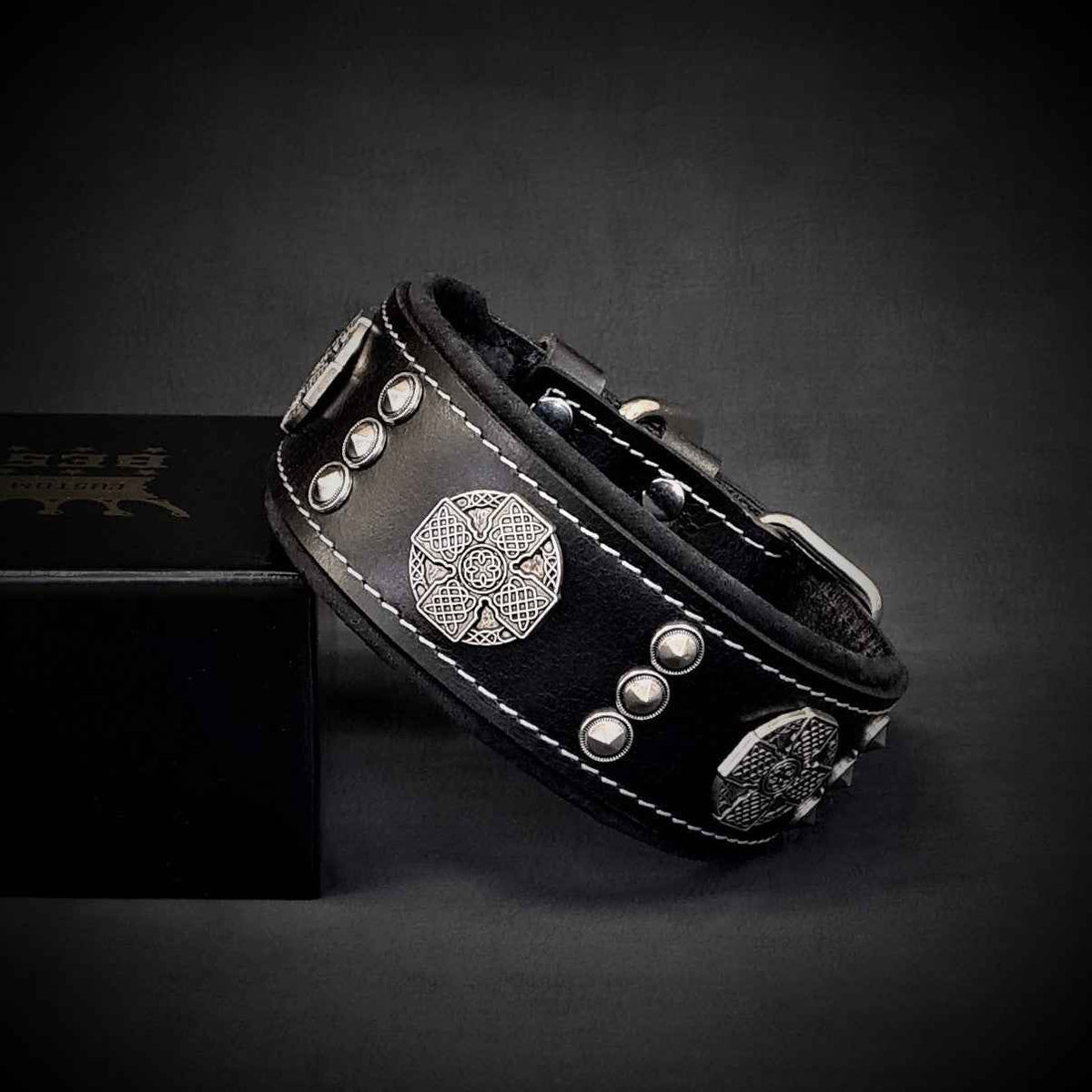 Bestia Maximus 2-Inch Wide Black & Silver Leather Dog Collar