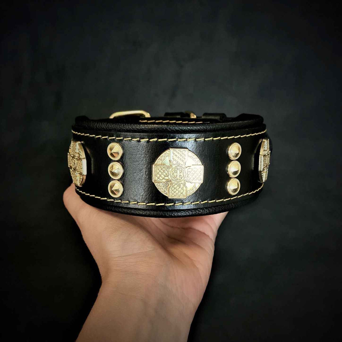 Bestia Maximus 2-Inch Wide Gold Decoration Leather Dog Collar