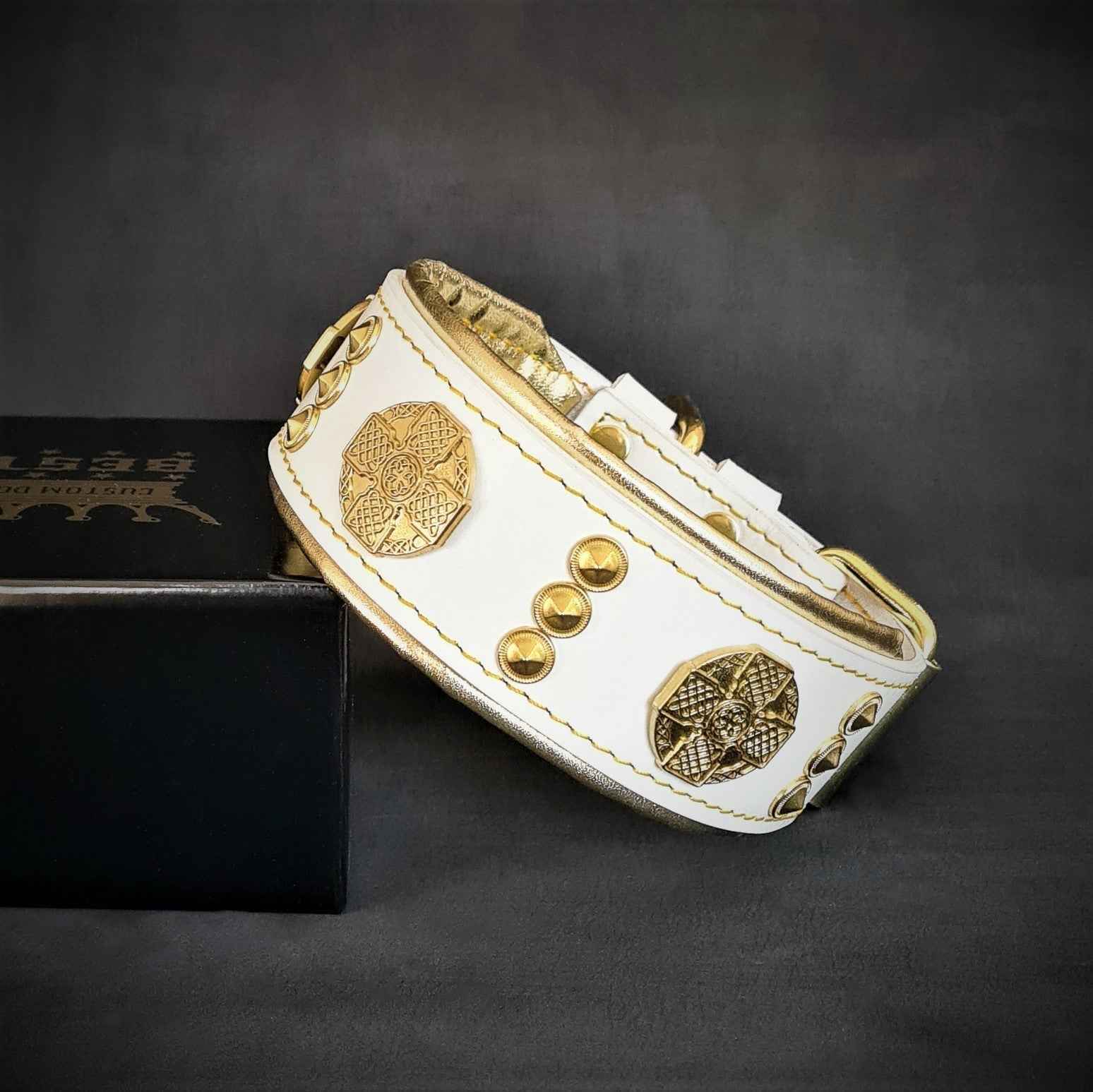 Bestia Maximus 2-Inch Wide White & Gold Leather Dog Collar